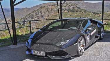 Lamborghini Huracan Superleggera发现了Limbering-Up