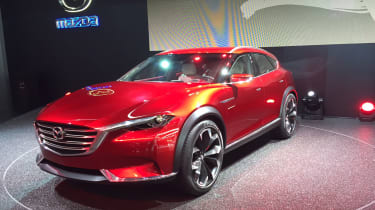 Mazda Koeru SUV概念头在运动方向