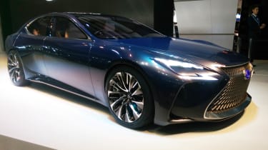 氢气动力lexus lf-fc概念显示在东京