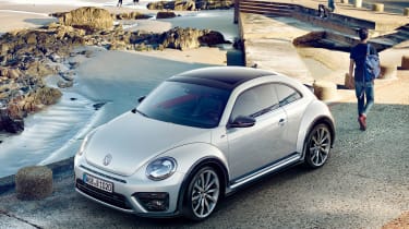 VW Beetle获得夏季风格和规格调整加R线条修剪