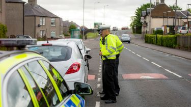 英国警方从未保险的司机扣除的汽车上1.6万英镑