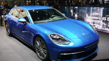 新保时捷Panamera Sport Turismo在日内瓦电机节目中休息封面