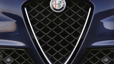 Alfa Romeo在2017年中级抵达后发射大型SUV