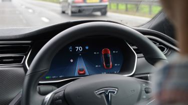 第一个Tesla增强了“大约三周”的自动驾驶仪功能