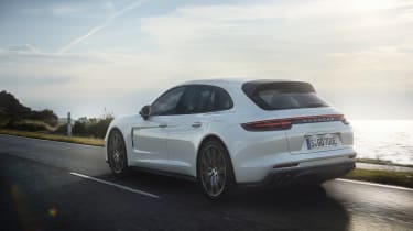 保时捷Panamera Turbo S电子混合体育Turismo抵达£141K