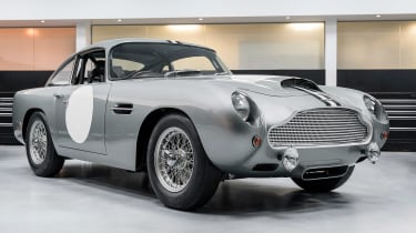 首先继续延续Aston Martin DB4 GTS Off Off Newport Pagnell生产线