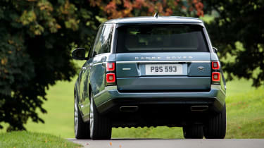Fackifted 2018 Range Rover获得混合技术和更奢侈品
