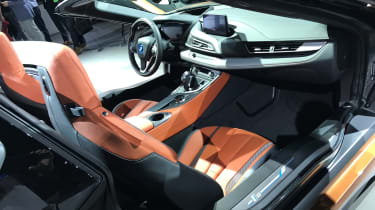 BMW I8 Roadster与更新的轿跑车一起正式亮相