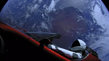 Elon Musk的Spacex将特斯拉跑车推入太空