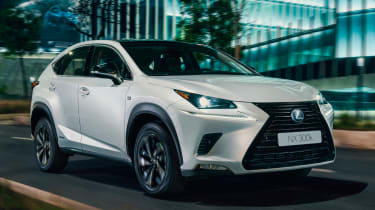 新的lexus nx 300h运动修剪透露