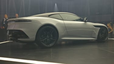 新阿斯顿马丁DBS Superleggera：征服的替代透露