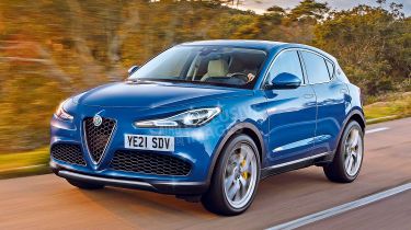 新的Alfa Romeo Baby SUV领先品牌的新模特繁荣