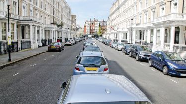 委员会计划每年向驾驶员收取高达1000英镑的驾驶员在工作中停车