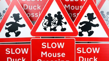迪士尼主题的道路标志旨在教育儿童安全