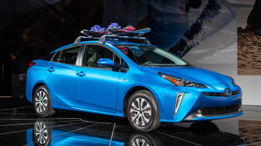 新的2019丰田Prius Procelift与全轮驱动版本