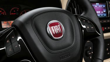 Fiat-Chrysler面临着5亿英镑的英国诉讼在击败设备上
