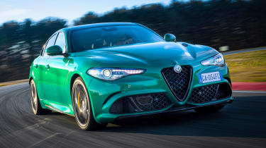 Updated 2020 Alfa Romeo Giulia Quadrifoglio与Tech And Safety Tweaks到达