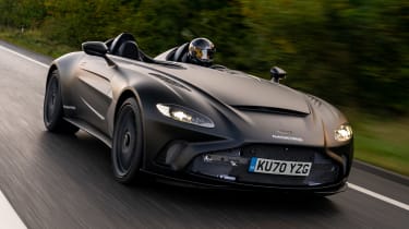 新的£765,000 Aston Martin V12 Speedster在2021年推出之前穿过步伐
