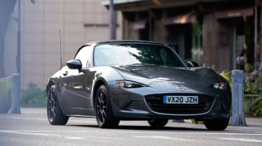 新的限量版Mazda MX-5 R运动显示2020年