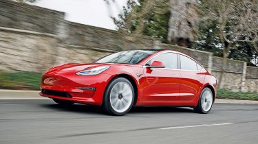 Tesla模型3阵容调整为新的400英里模型的长距离加上到达