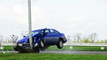 汽车保险索赔Spike作为生锈的司机返回道路