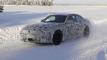 热门新的2022 BMW M2第一次屏蔽