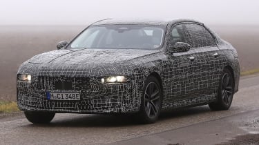 新的2022 BMW 7系列与电动动力制作