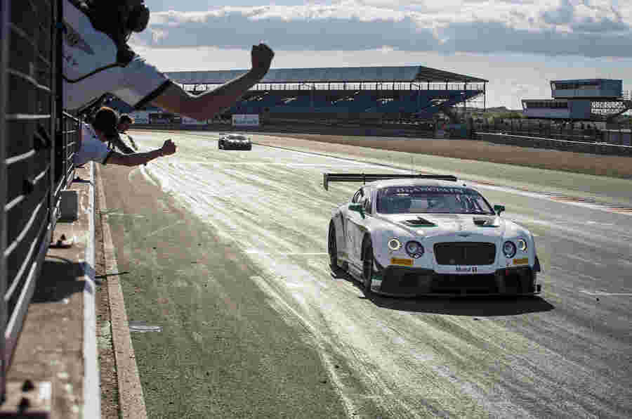 新的Bentley Continental GT3索赔Silverstone的就职胜利