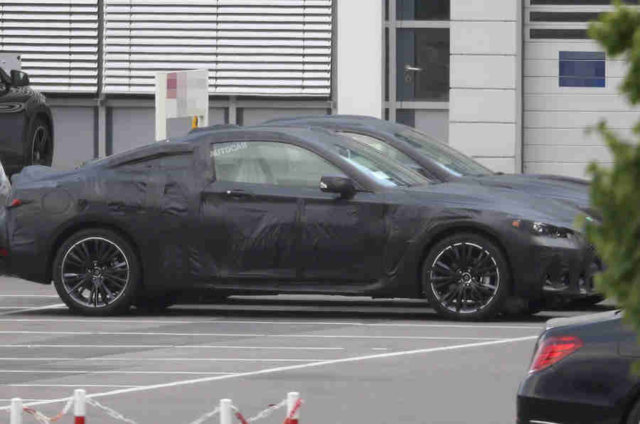 2016年Infiniti Q60 Spied