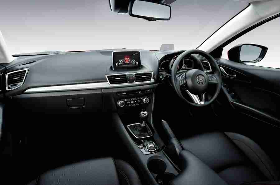 马自达促销：全新的Mazda3如何看起来很活跃...即使它站立仍然存在