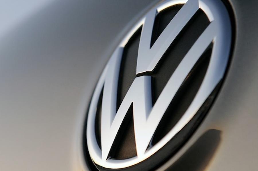 VW排放丑闻：一年