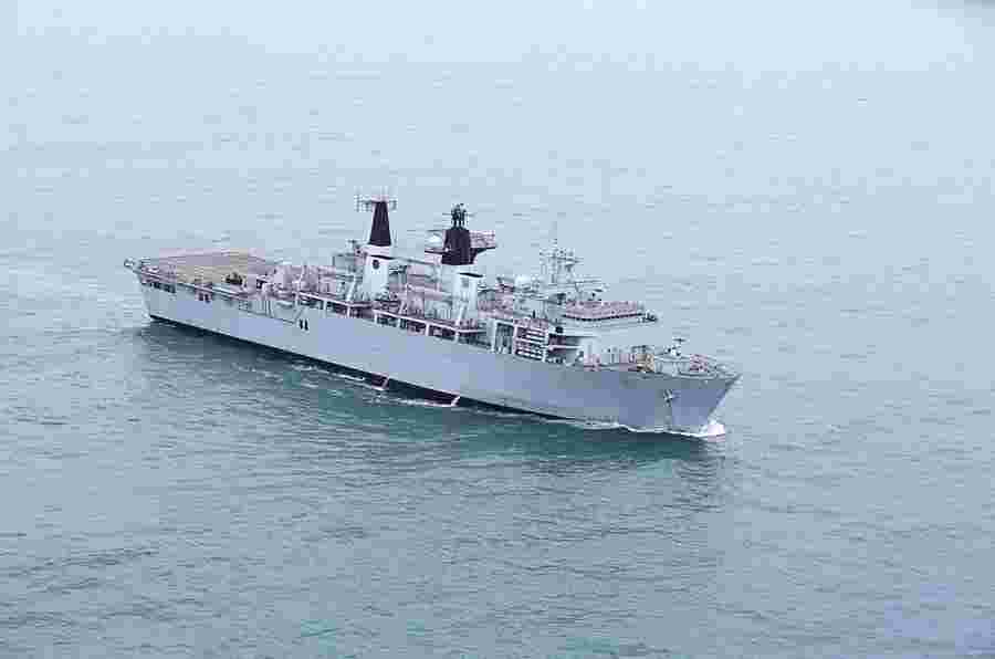 HMS Bulwark：圣诞节道路测试