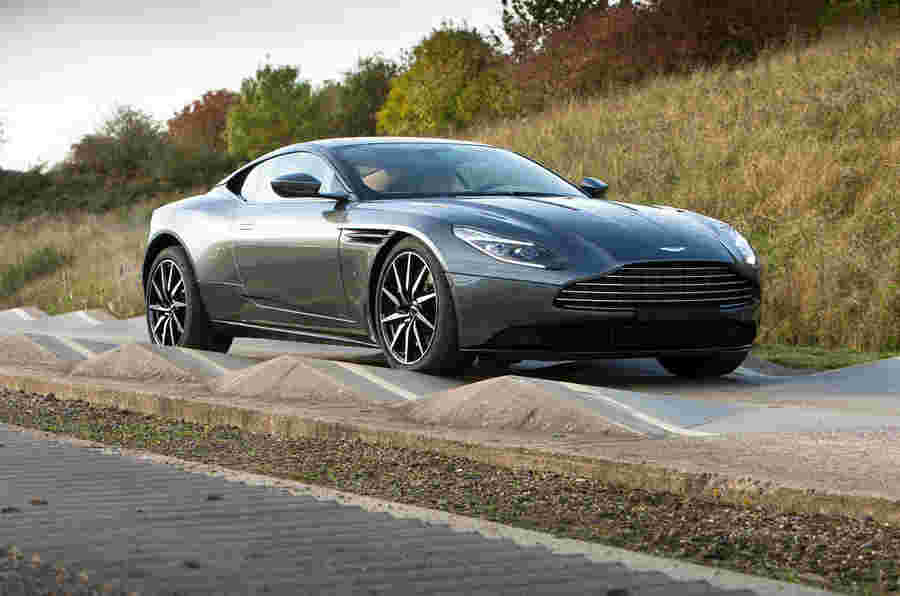 用首席执行官Andy Palmer检查第一个Aston Martin DB11S