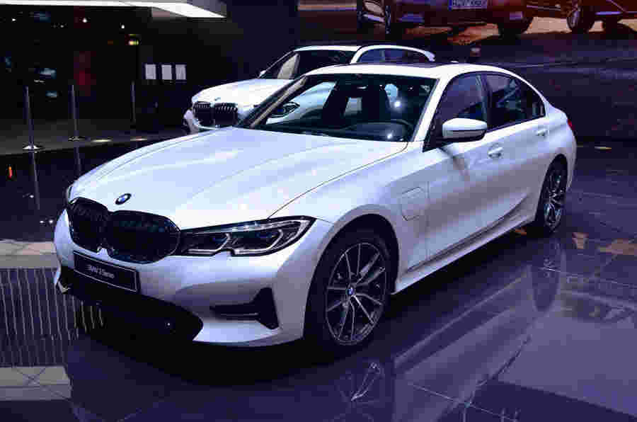 新的BMW 330E PHEV显示出额外的功率和范围