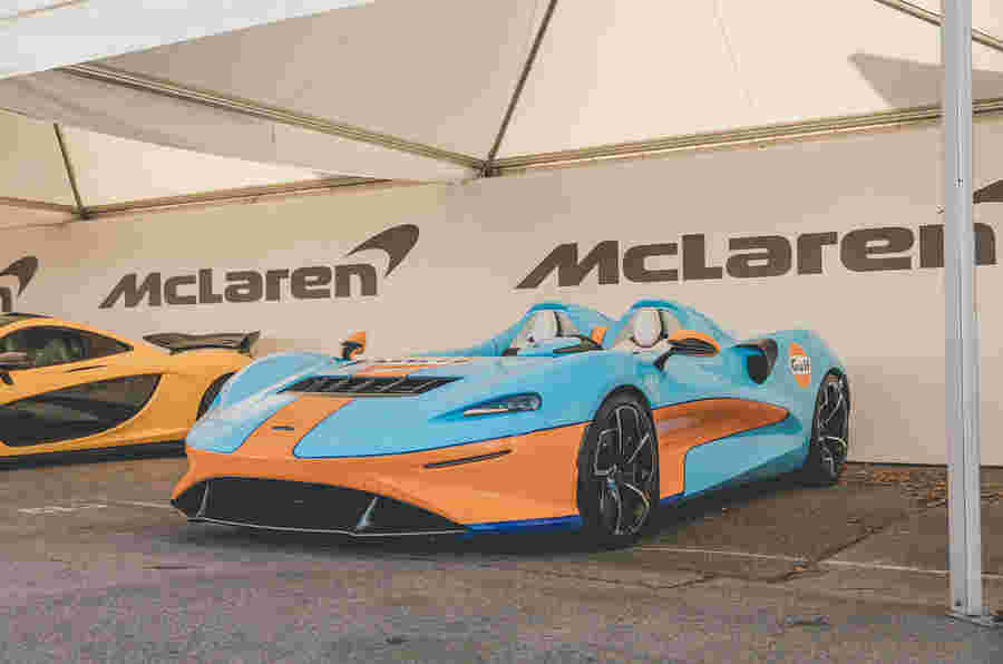 McLaren Elva Gulf主题由MSO添加到804BHP Speedster中的复古衣服