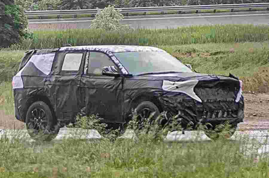 Next-Gen Jeep Grand Cherokee Spied：Alfa Underlinnnings