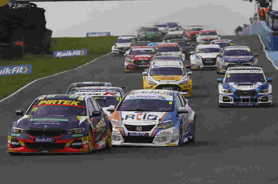 BTCC 2019：宝马司机在标题战中遇到了麻烦