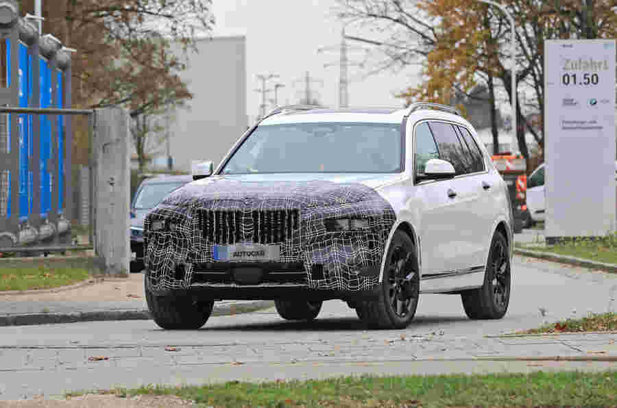 2022 BMW X7开始与新的前端开始的道路测试