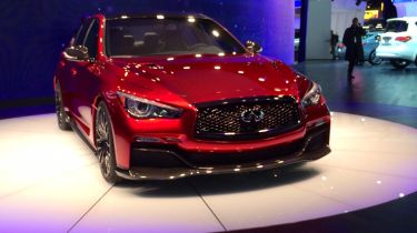 Infiniti Q50 eau Rouge获得北京的vettel治疗